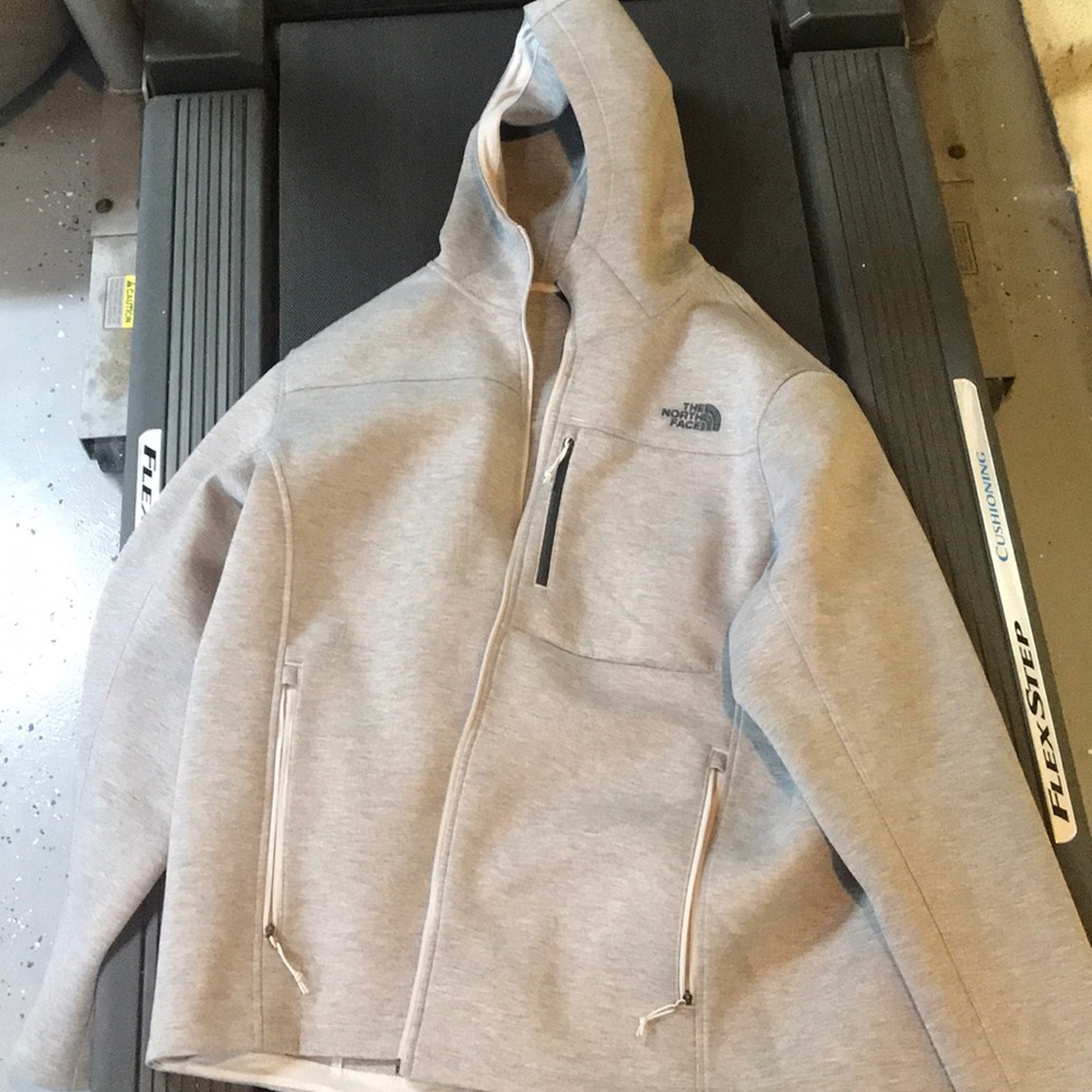 Men’s light NorthFace jacket